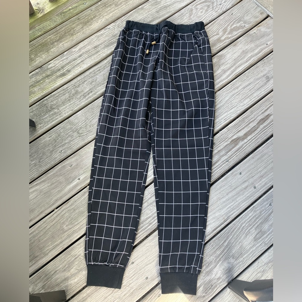 Black and white Plaid pants, lightweight, ankle crop